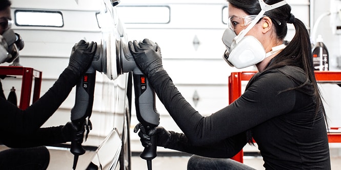 Equipamento para polir carros.
