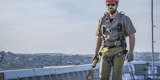 Man on rooftop wearing 3M Horizontal lifeline system
