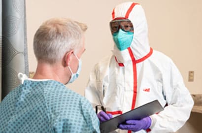 Imagem de canteiro de obras com produtos de segurança.
