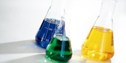 Person using a tool in a lab to transfer liquid
