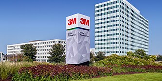 Sinalização de boas-vindas na sede da 3M.
