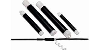 Conjuntos de emendas 3M para cabos elétricos, organizados lado a lado sobre superfície neutra.
