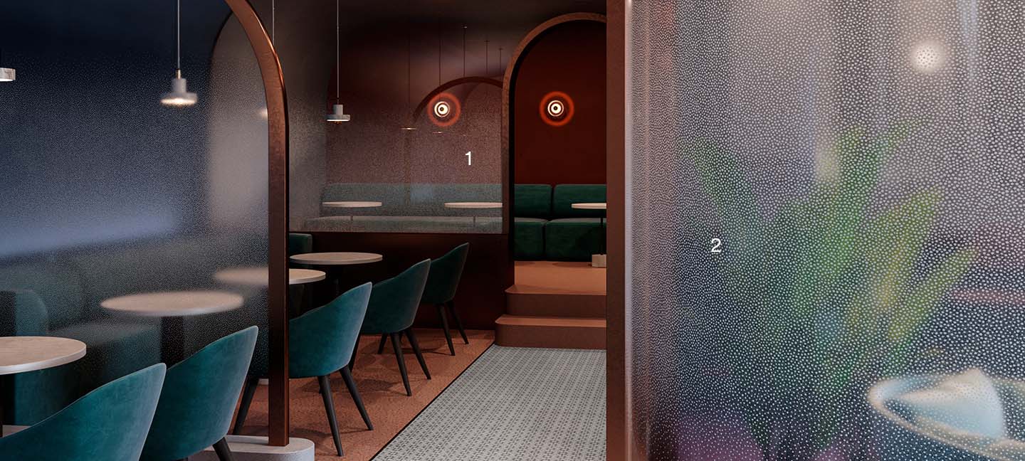 Salão de cafeteria com mesas, cadeiras e separadores de vidrov.
