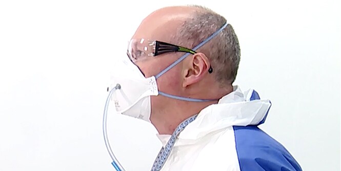 Clinician demonstrating a quantitative fit test
