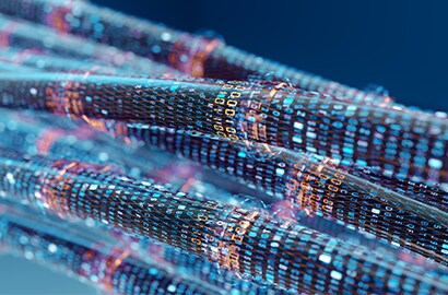 Gráfico de alta tecnologia de um feixe de cabos, cada cabo é envolto em uma sobreposição digital de texto e números.