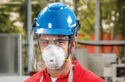 Imagem de usuários de assistência médica com EPI.
