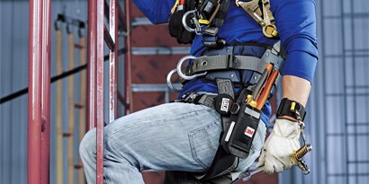 Worker wearing 3M Fall Protection for Tools
