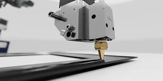 O Sistema de Adesão On Demand 3M™ é mostrado aplicando a Fita Extrudável VHB™ 3M™ em uma superfície plana.