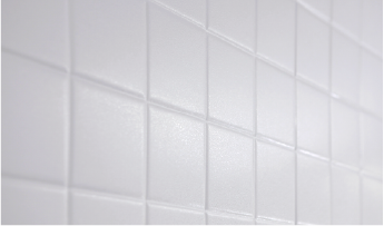 Acabamento arquitetônico de azulejo branco.
