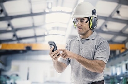 Imagem de militares usando produtos de segurança.
